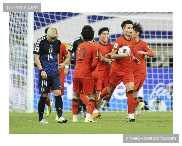 球员场上互动体现团队精神，鼓励与配合贯穿始终